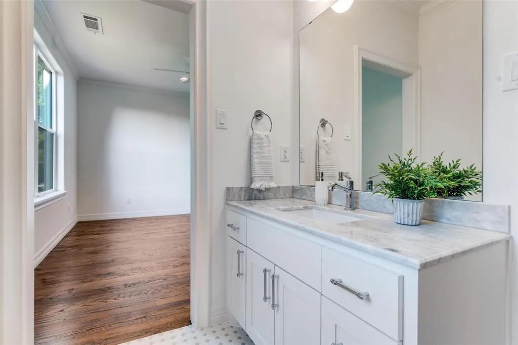 6831 Casa Loma Avenue