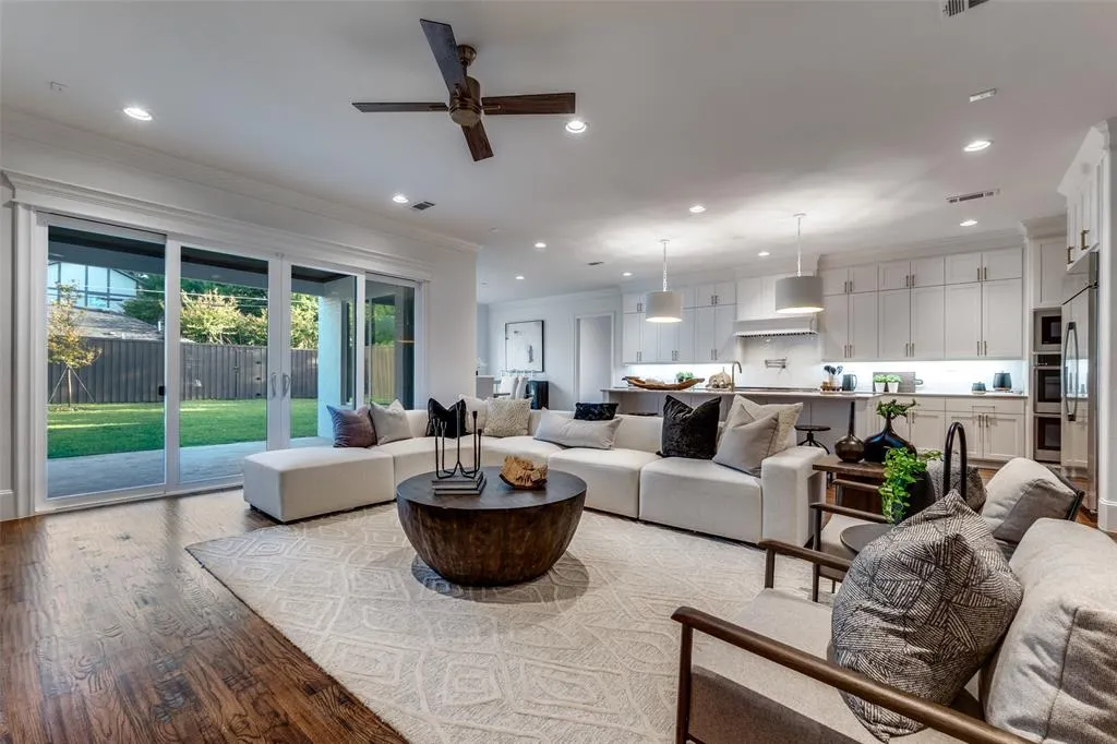 6831 Casa Loma Avenue