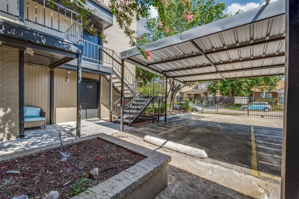 4301 Hartford Street, #219