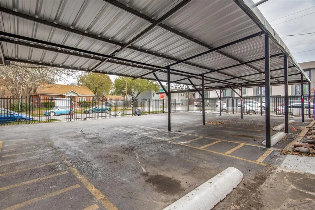 4301 Hartford Street, #219