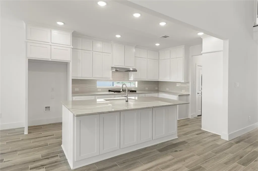 2412 Rolling Hills