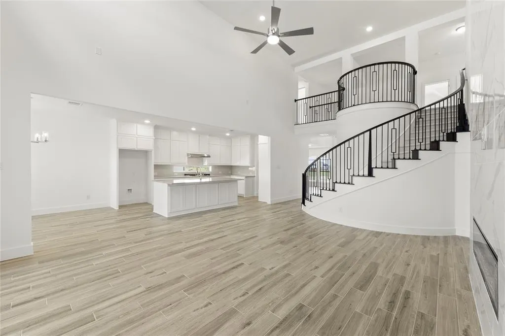2412 Rolling Hills