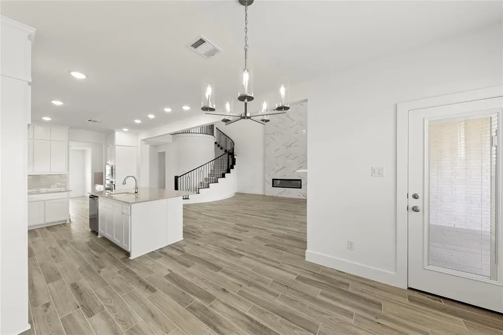 2412 Rolling Hills