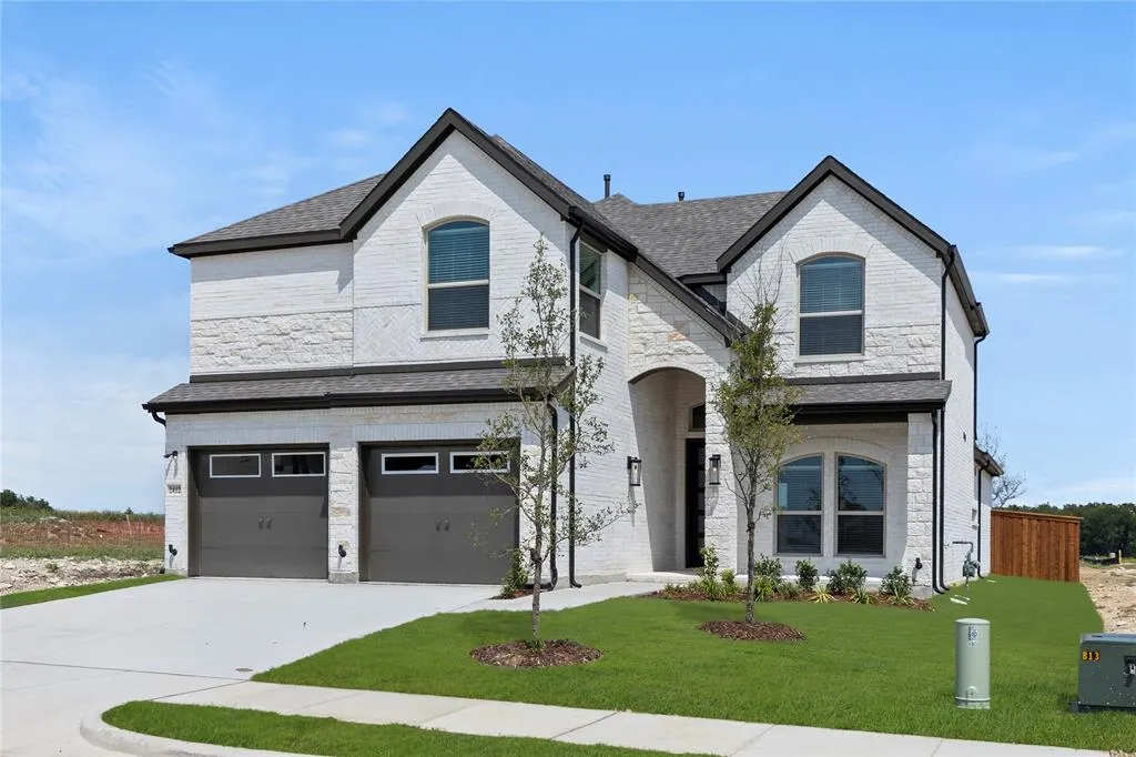 2412 Rolling Hills