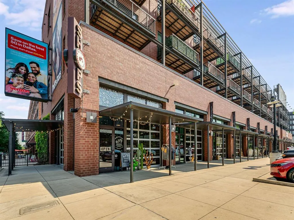2080 Kelly, #105