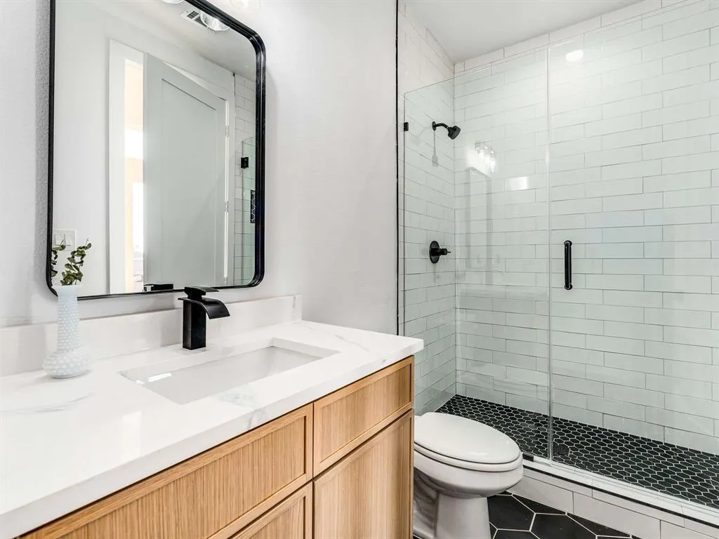 2080 Kelly, #105