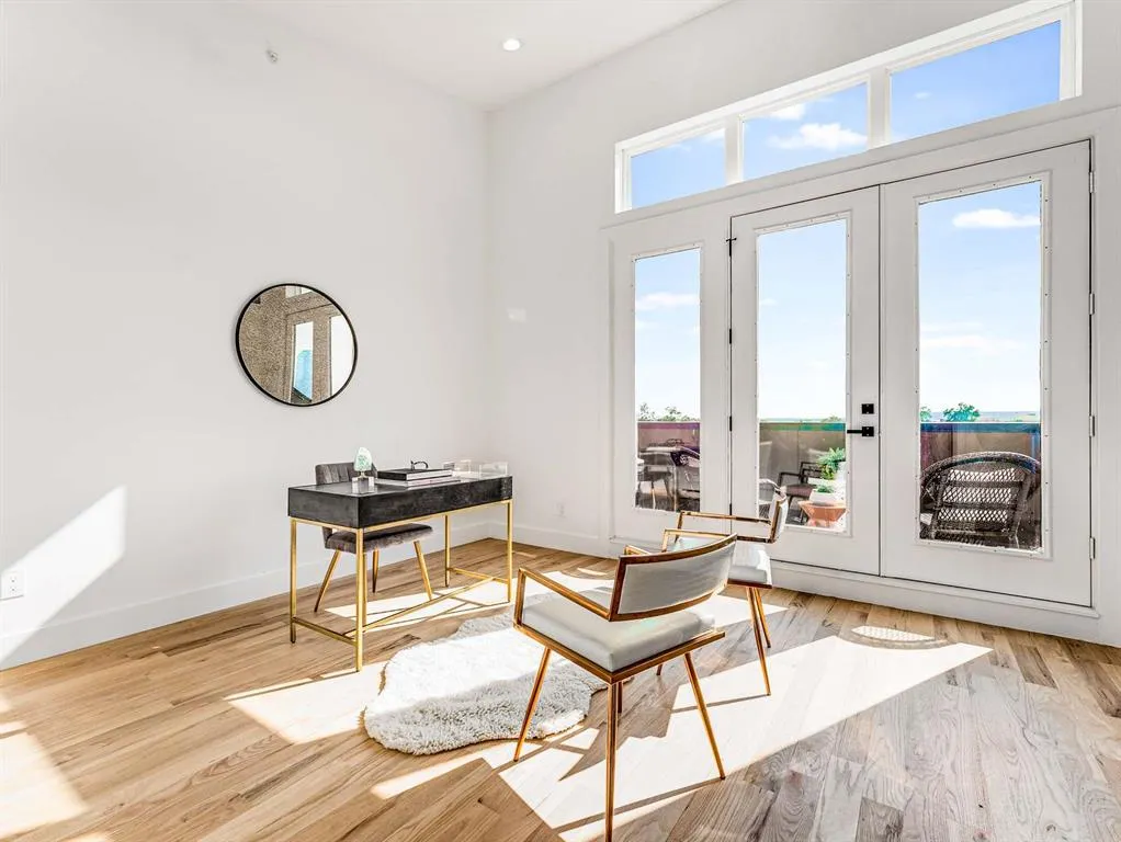 2080 Kelly, #105