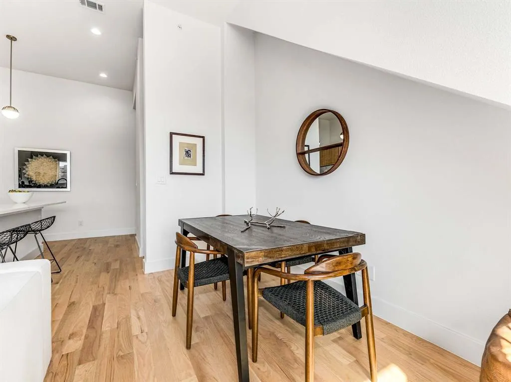 2080 Kelly, #105