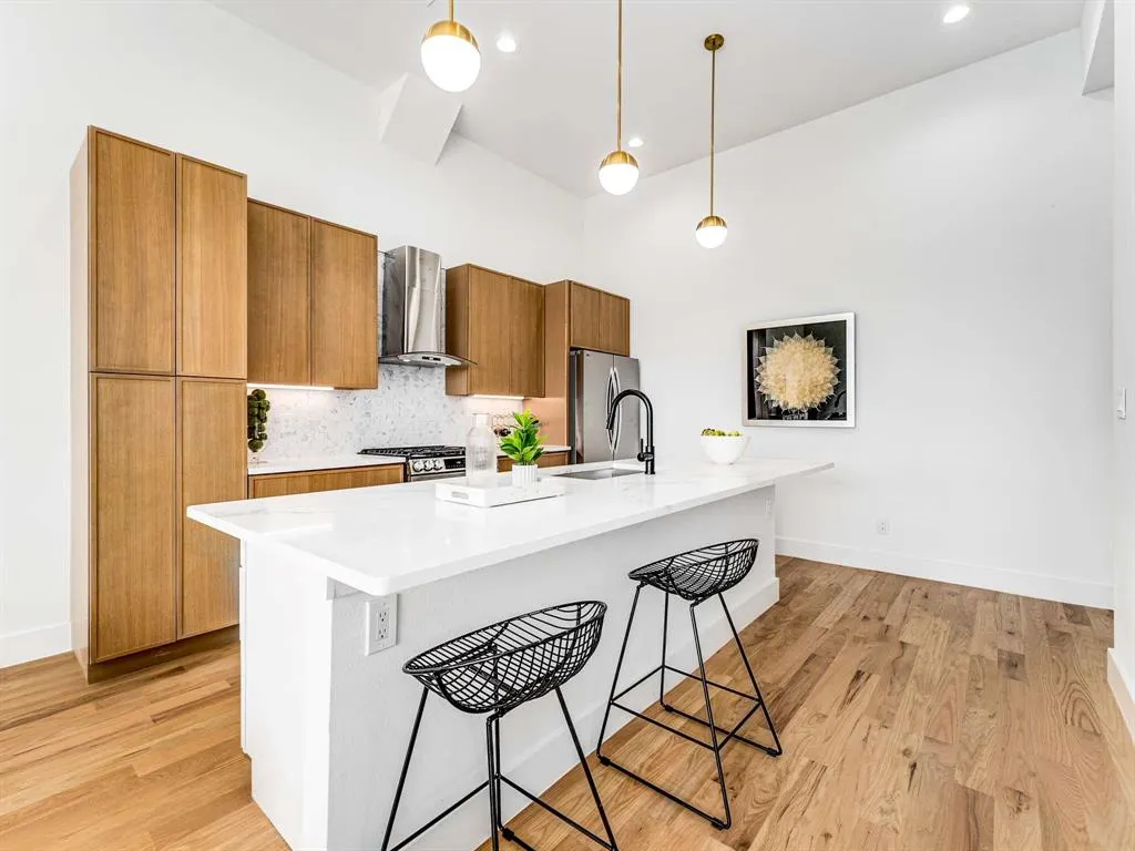 2080 Kelly, #105