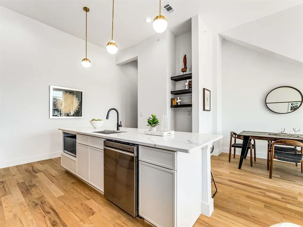2080 Kelly, #105