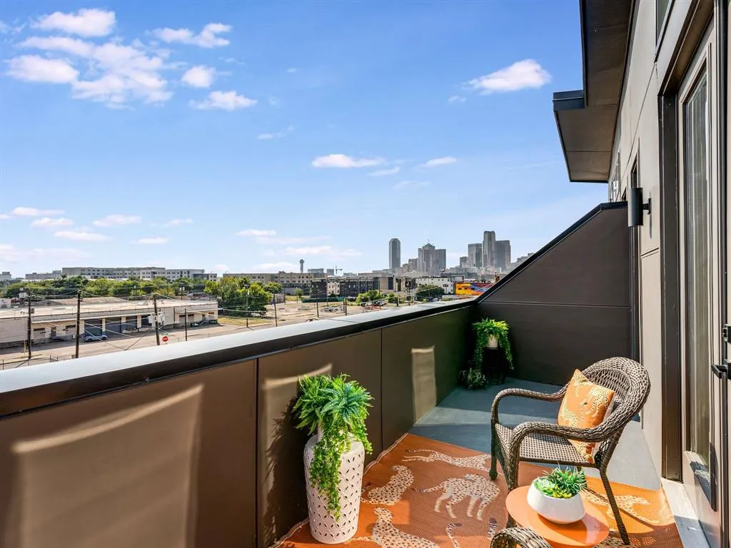 2080 Kelly, #105