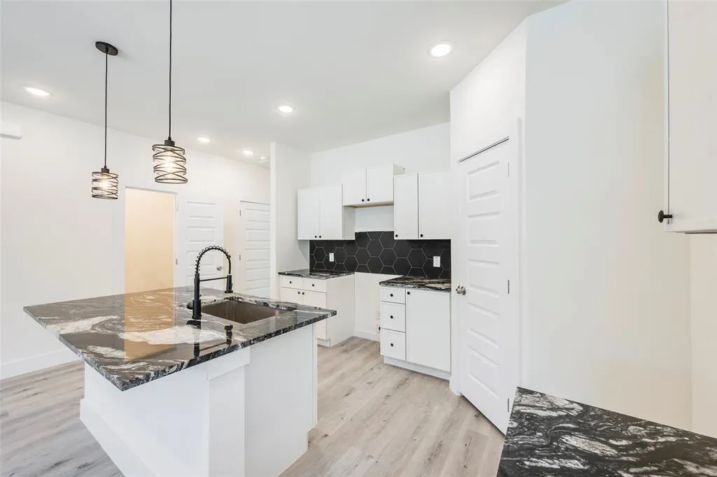 2404 Garden Drive