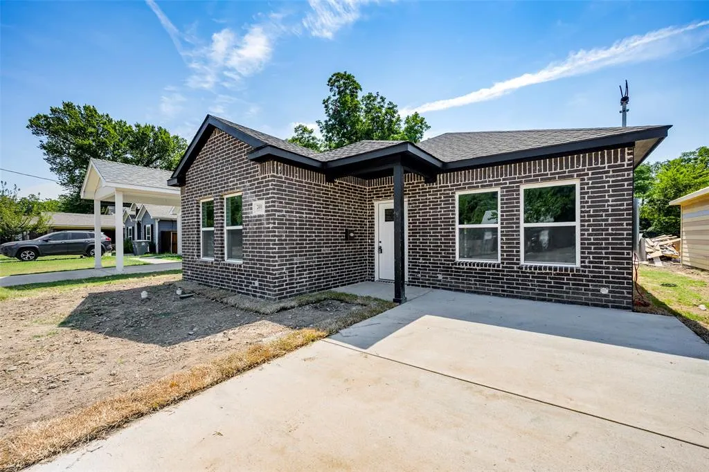2404 Garden Drive