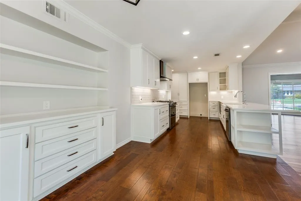 7024 Roundrock Road