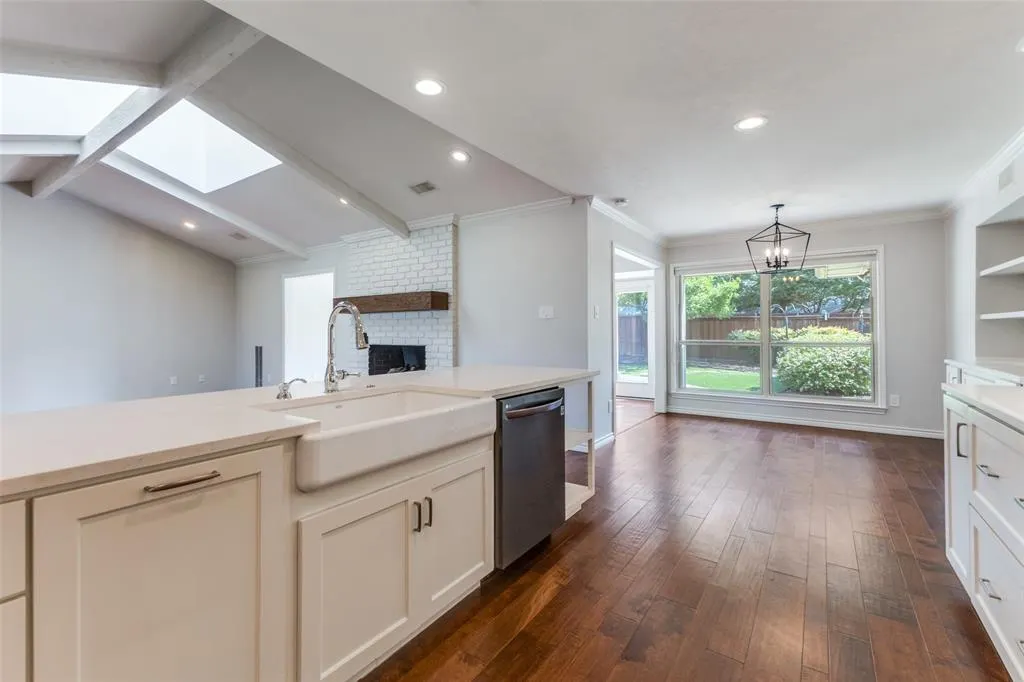 7024 Roundrock Road