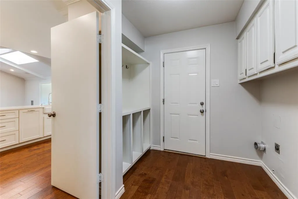 7024 Roundrock Road