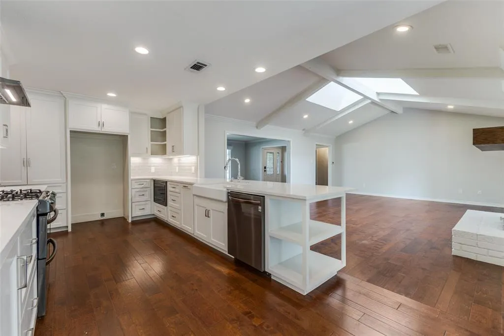 7024 Roundrock Road