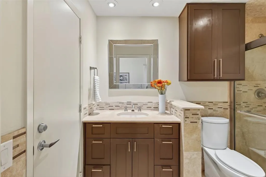 4242 Travis Street, #107