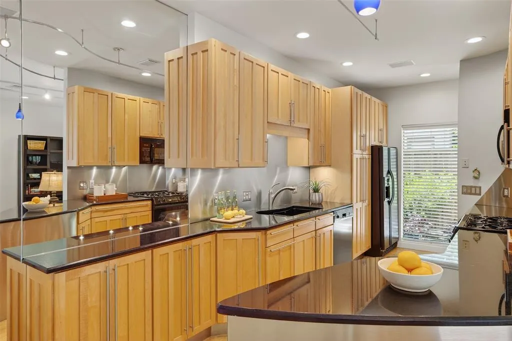 4242 Travis Street, #107