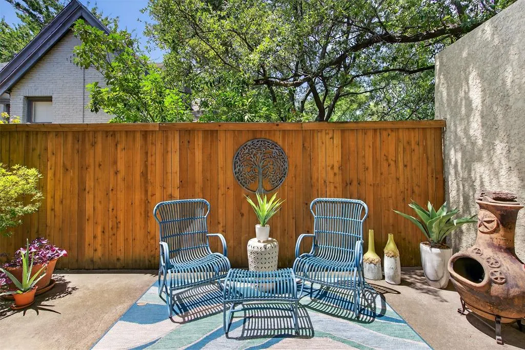 4242 Travis Street, #107