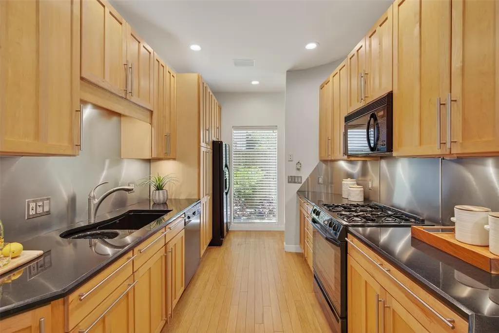 4242 Travis Street, #107