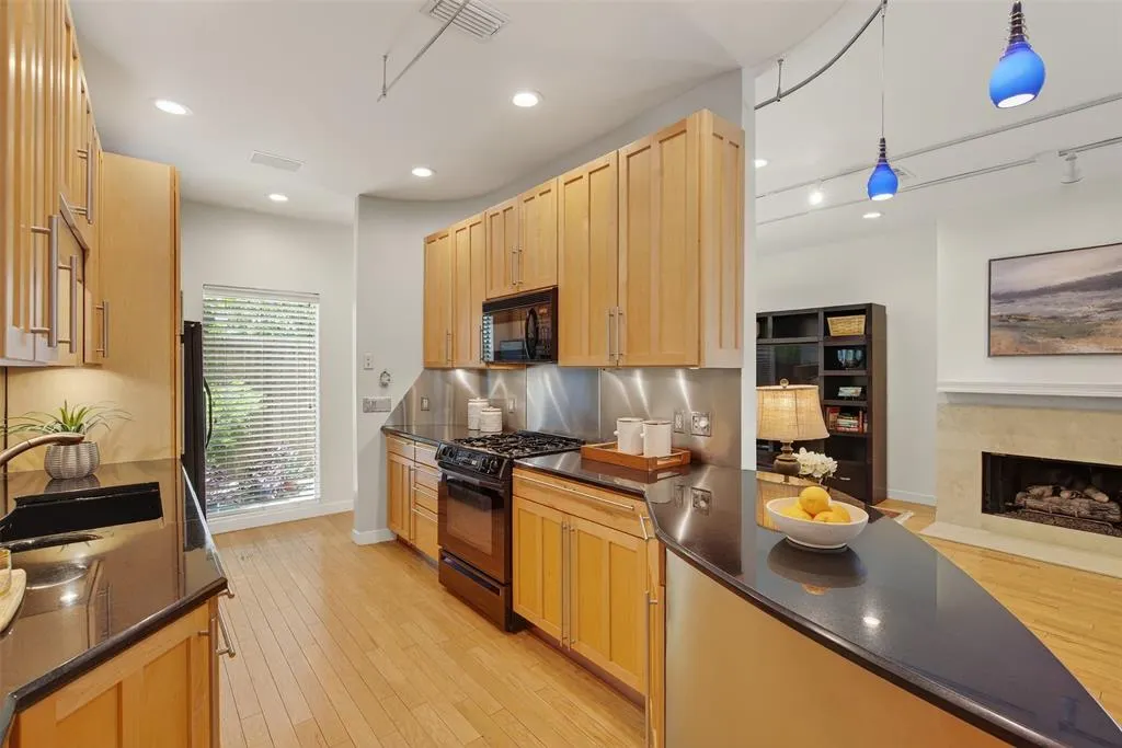 4242 Travis Street, #107
