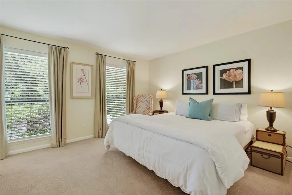 4242 Travis Street, #107
