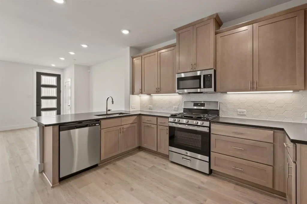2554 Campden Mews