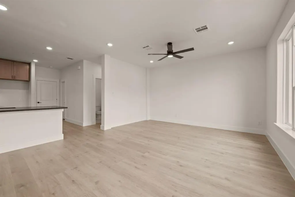 2554 Campden Mews