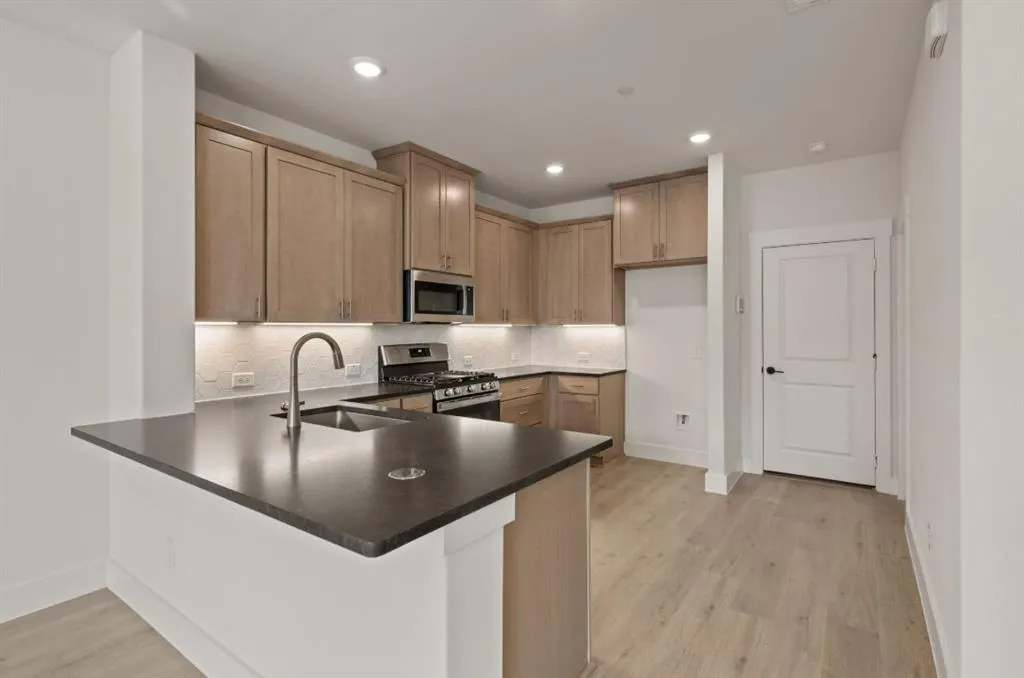 2554 Campden Mews
