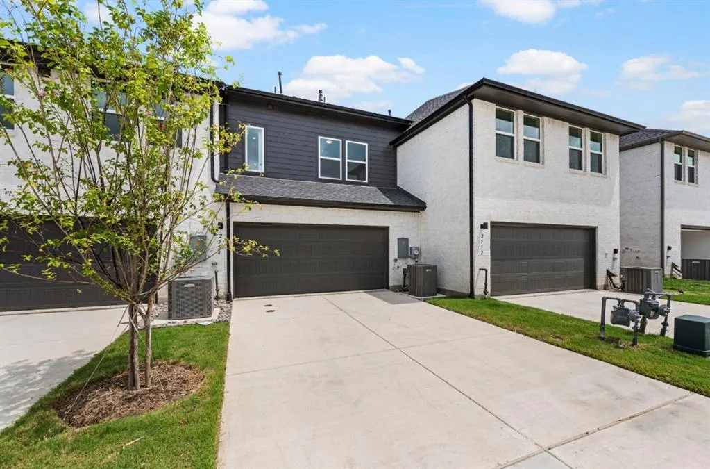 2554 Campden Mews