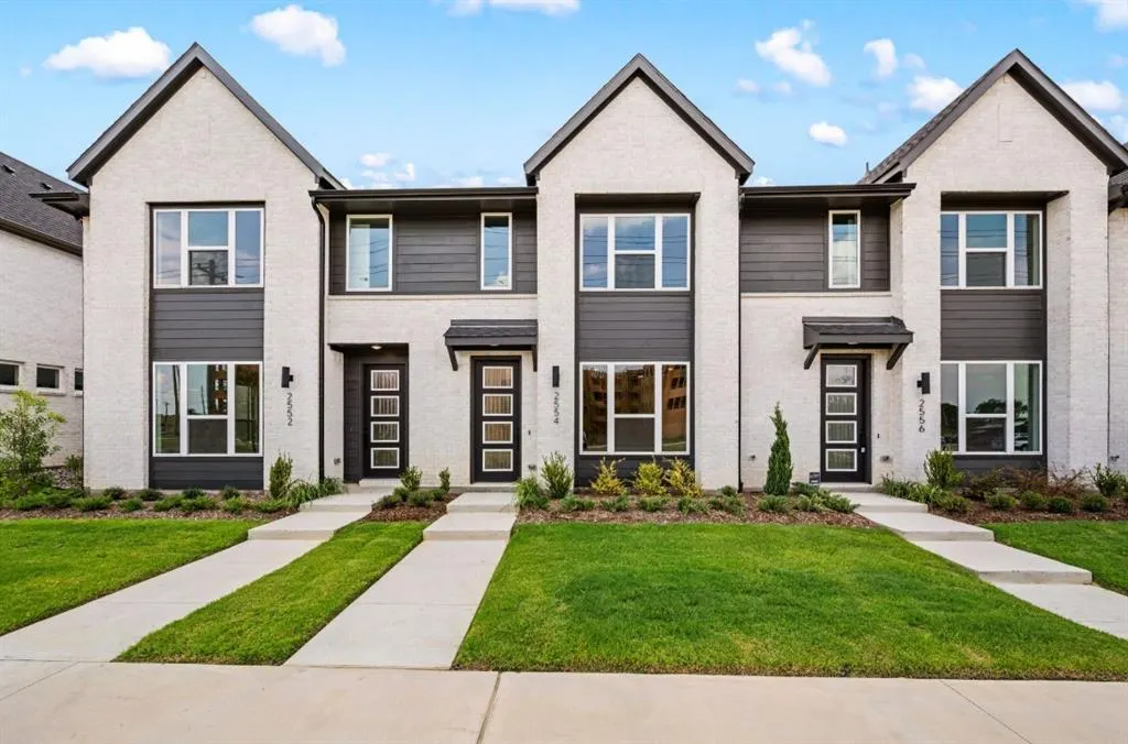 2554 Campden Mews