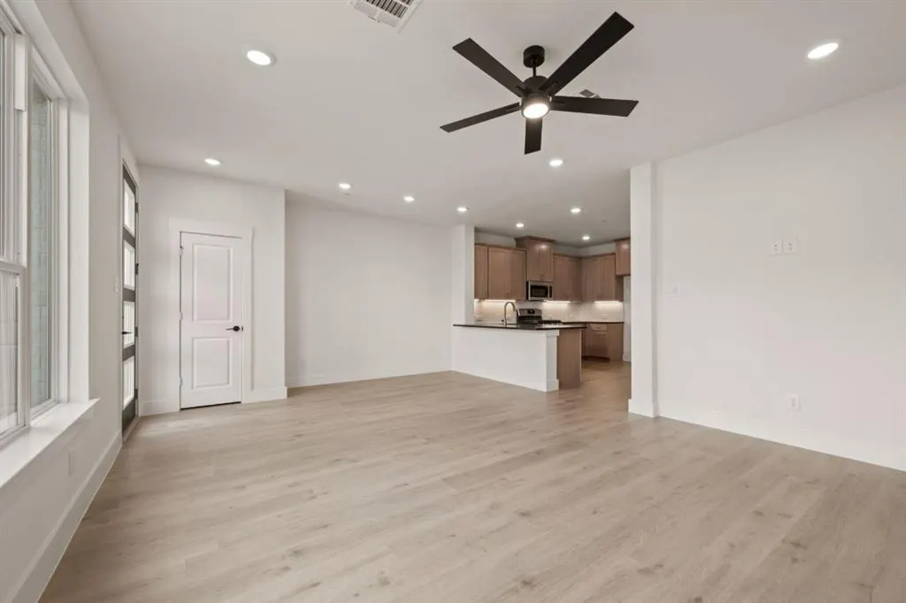 2554 Campden Mews