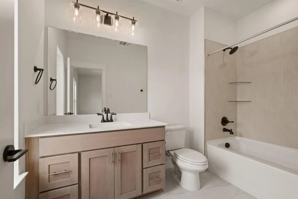 2554 Campden Mews