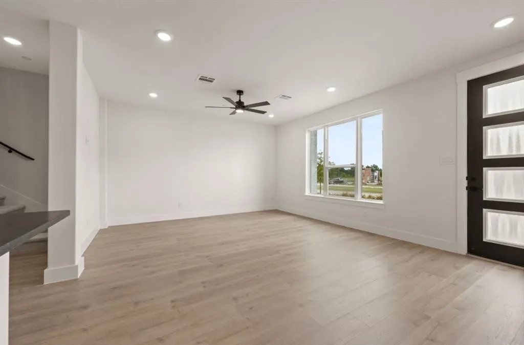 2554 Campden Mews