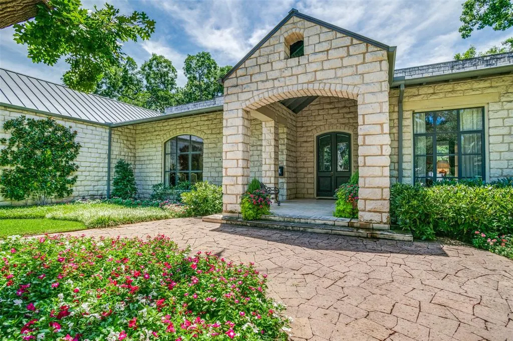 5936 Woodland Drive