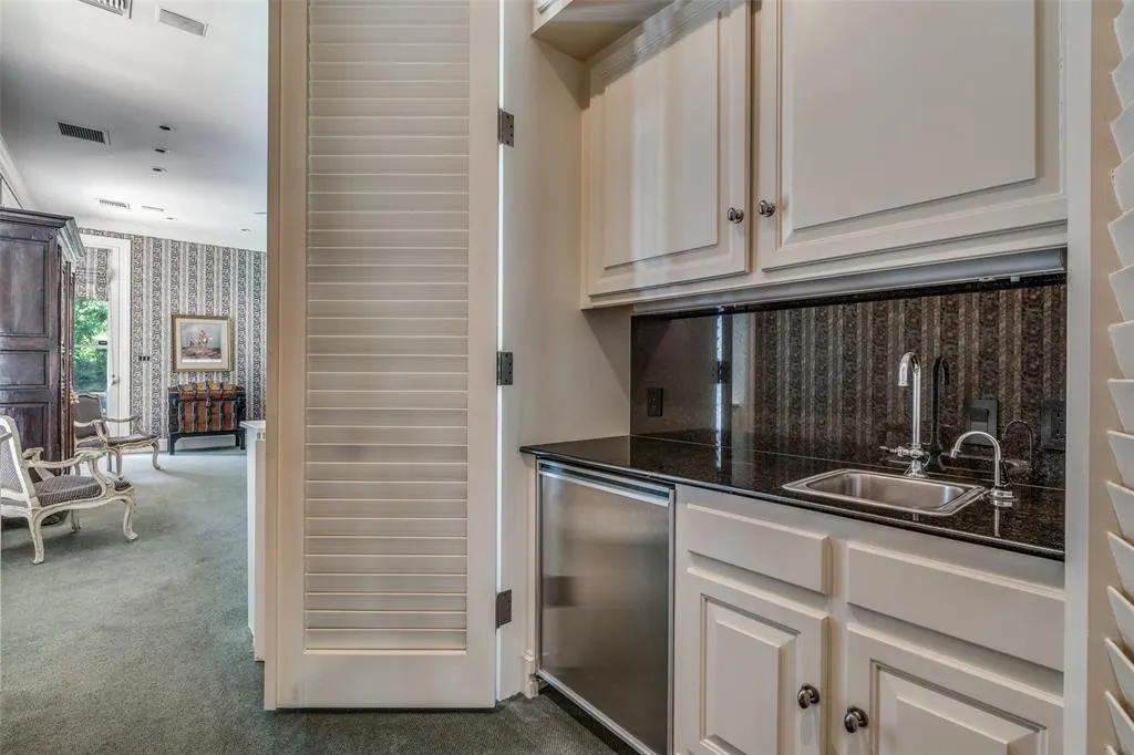 5936 Woodland Drive