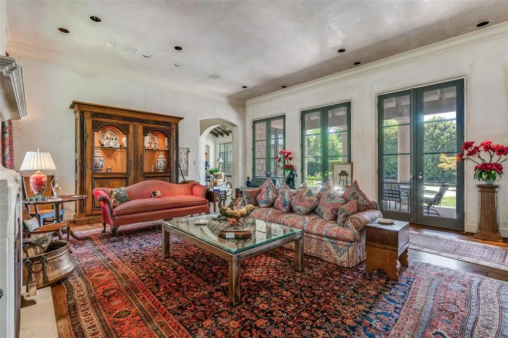 5936 Woodland Drive