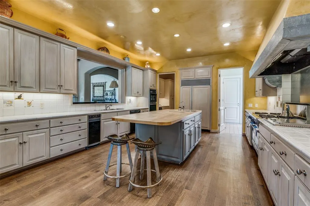 5936 Woodland Drive