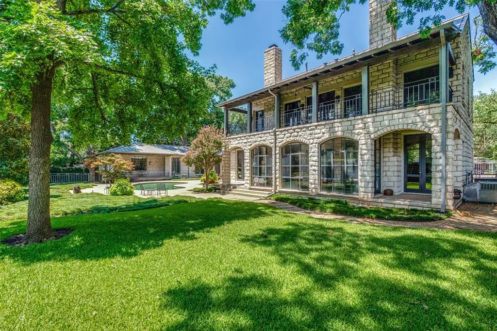 5936 Woodland Drive