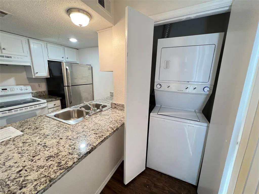 9520 Royal Lane, #325