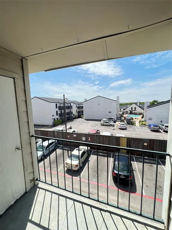 9520 Royal Lane, #325