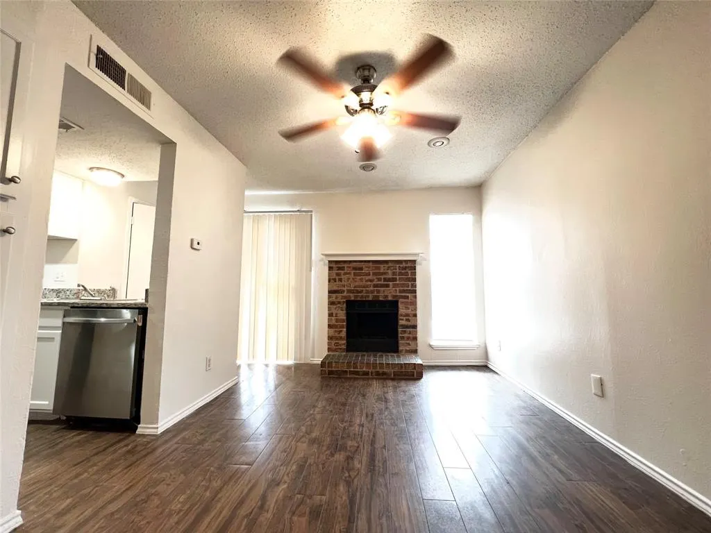 9520 Royal Lane, #325