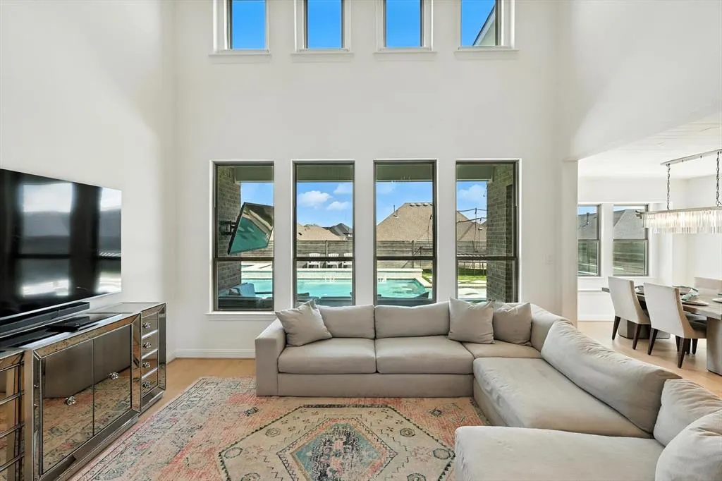 9809 Pikes Peak Place