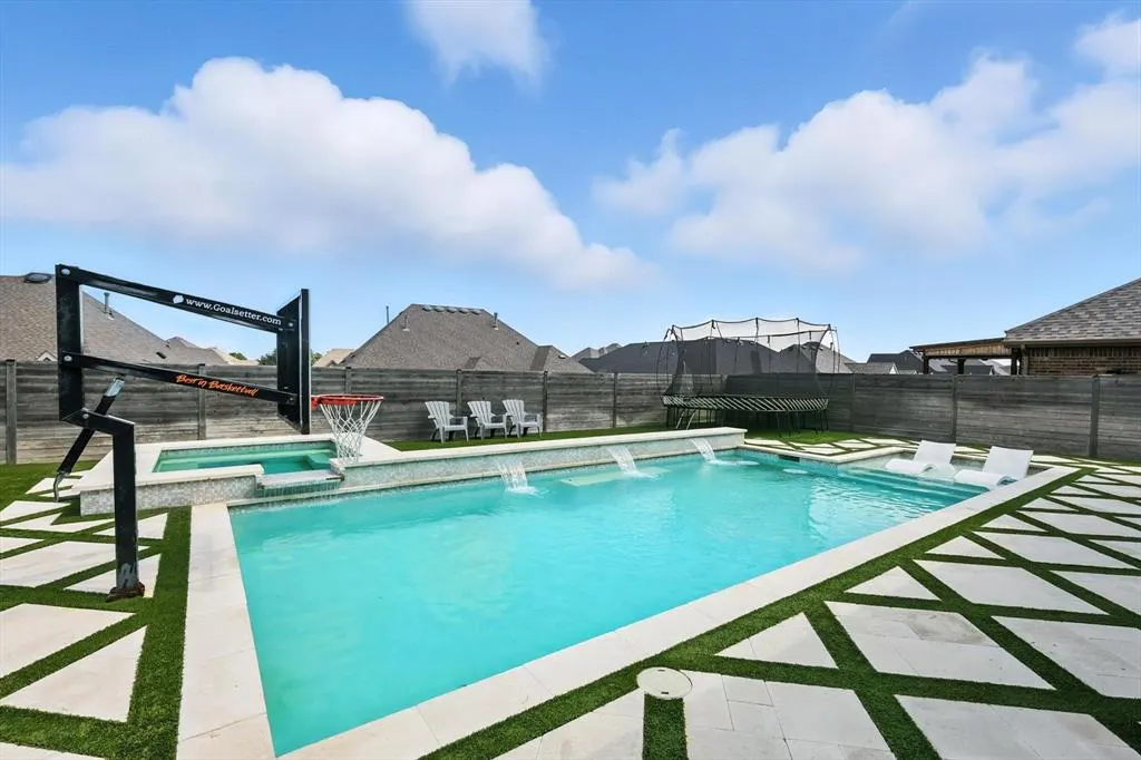 9809 Pikes Peak Place