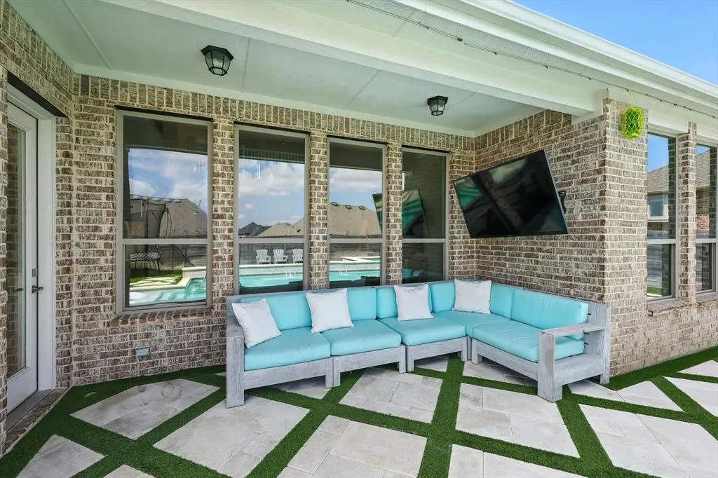 9809 Pikes Peak Place
