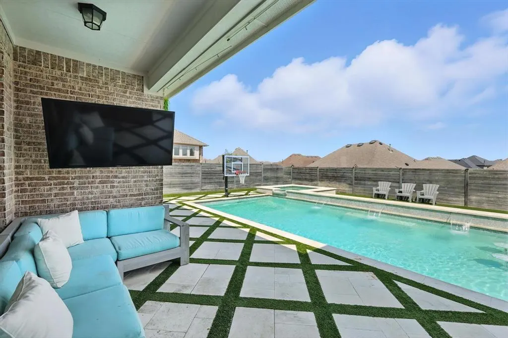 9809 Pikes Peak Place