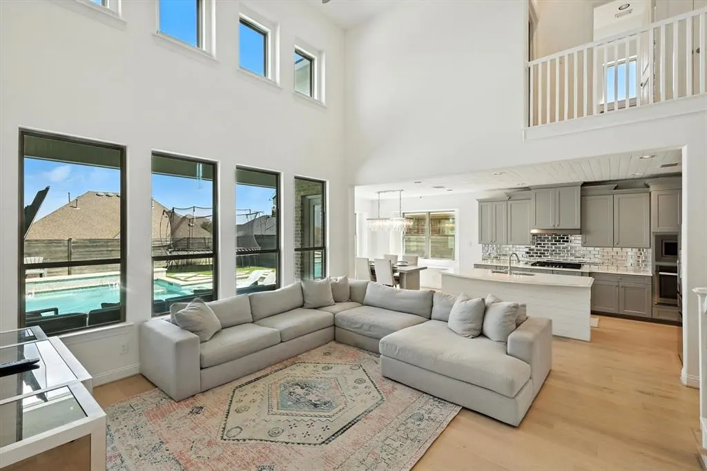 9809 Pikes Peak Place