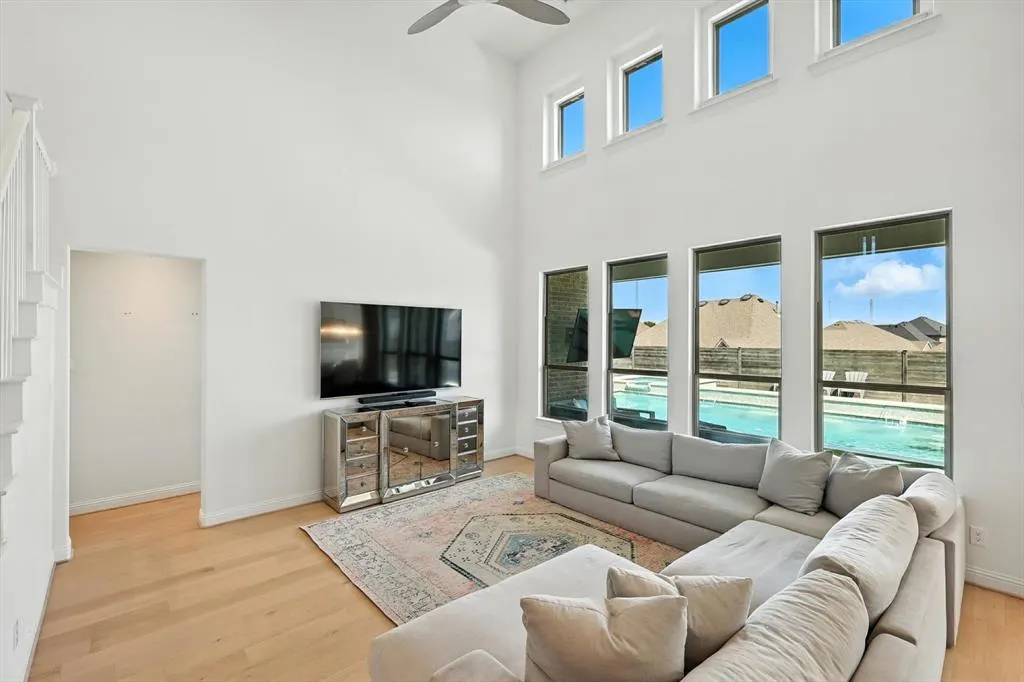 9809 Pikes Peak Place