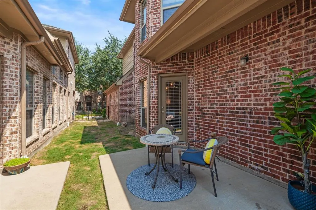 6853 Massa Lane
